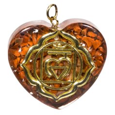 Kuldse esimese tšakra sümboliga südamekujuline orgon-ripats